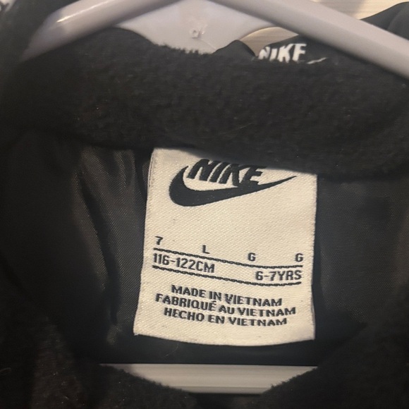 Nike Kids Black Logo Puffer Vest - Picture 2 of 4